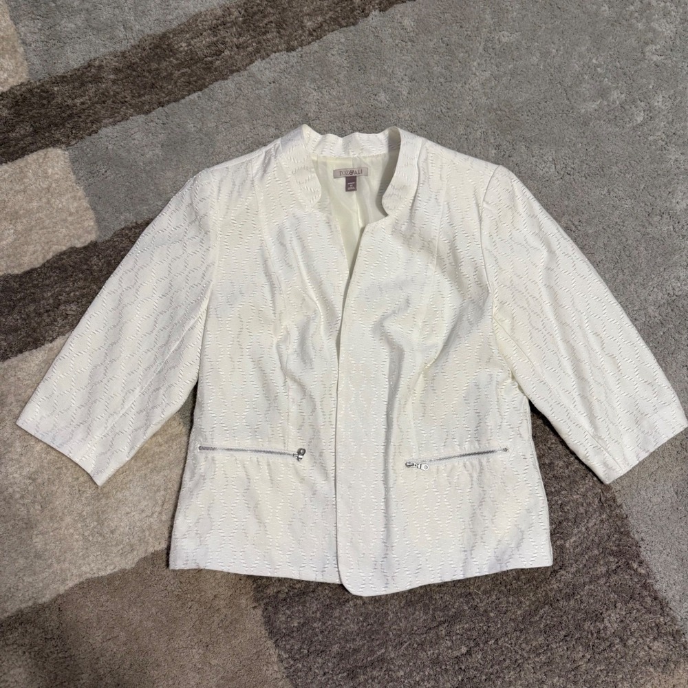 ROZ & ALI Woman 1X White Textured Open Blazer Jacket 3/4 Sleeve Zip Pockets
